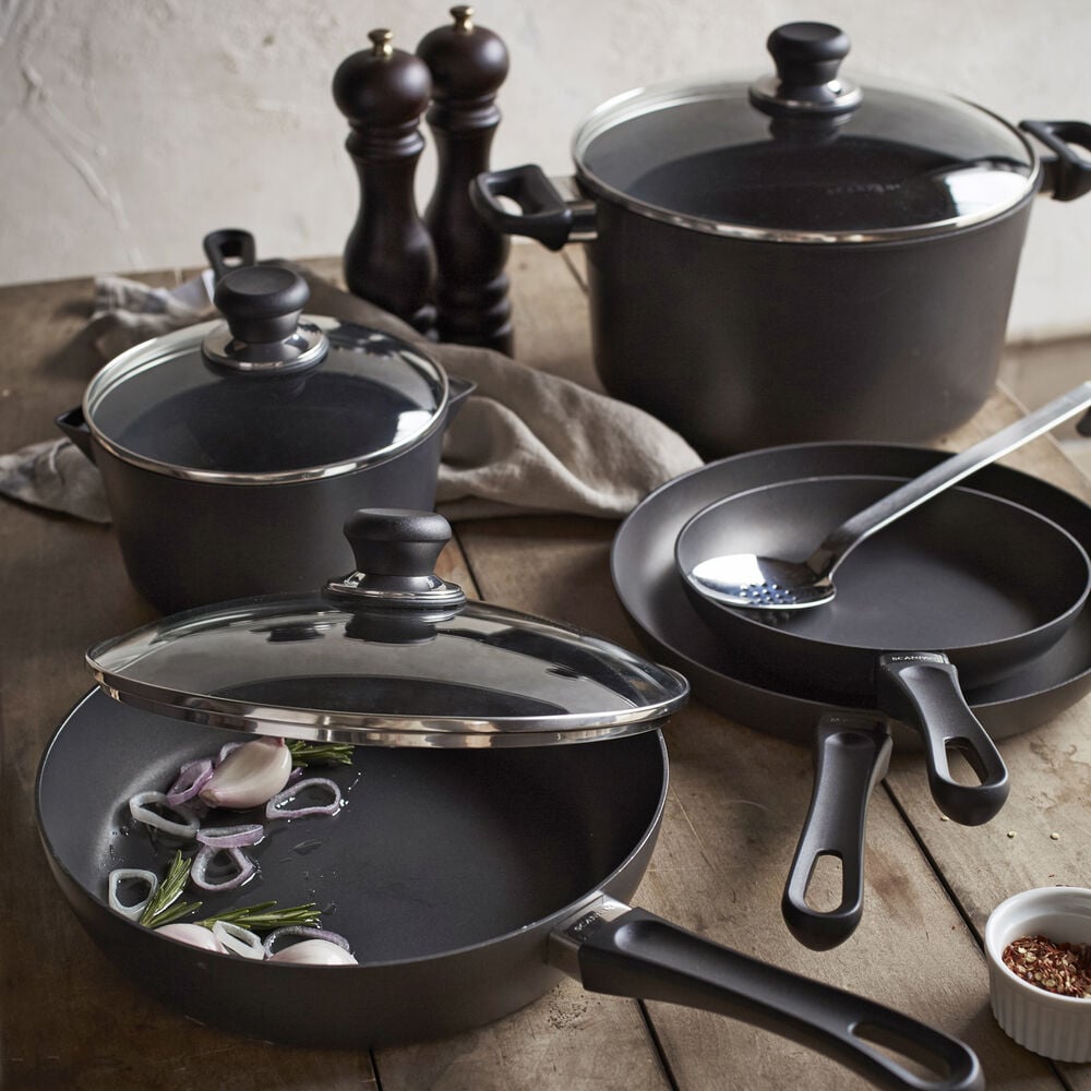 A Cool Black Finish: Scanpan Classic 8-Piece Set