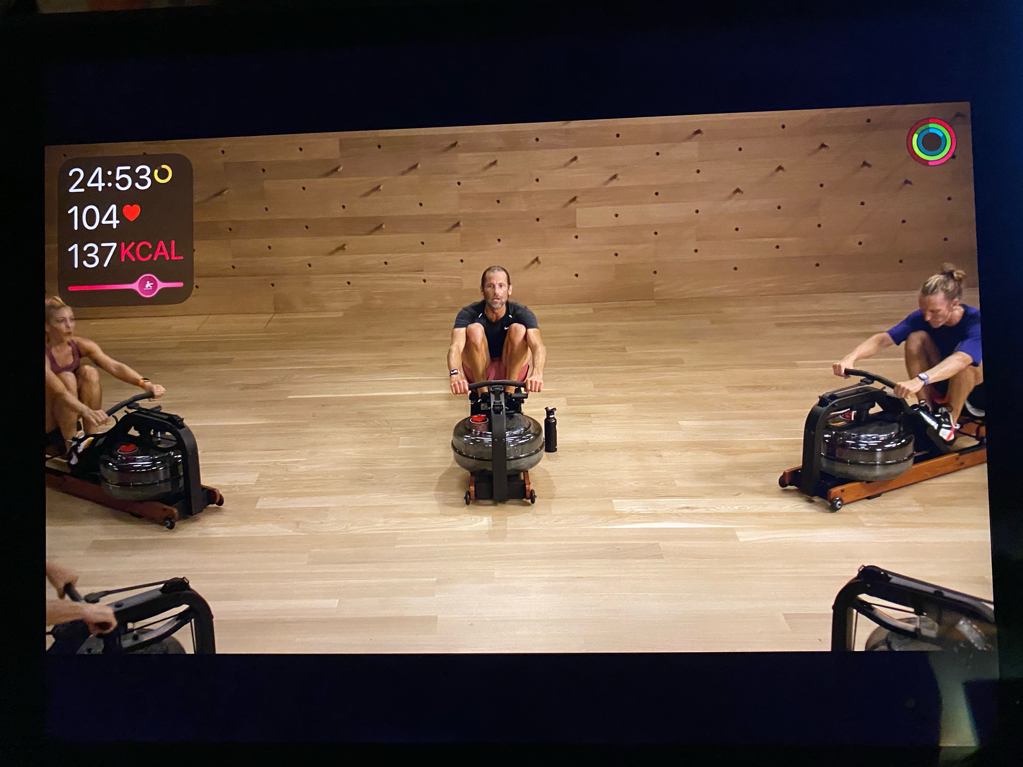 Apple 2025 fitness+ rowing