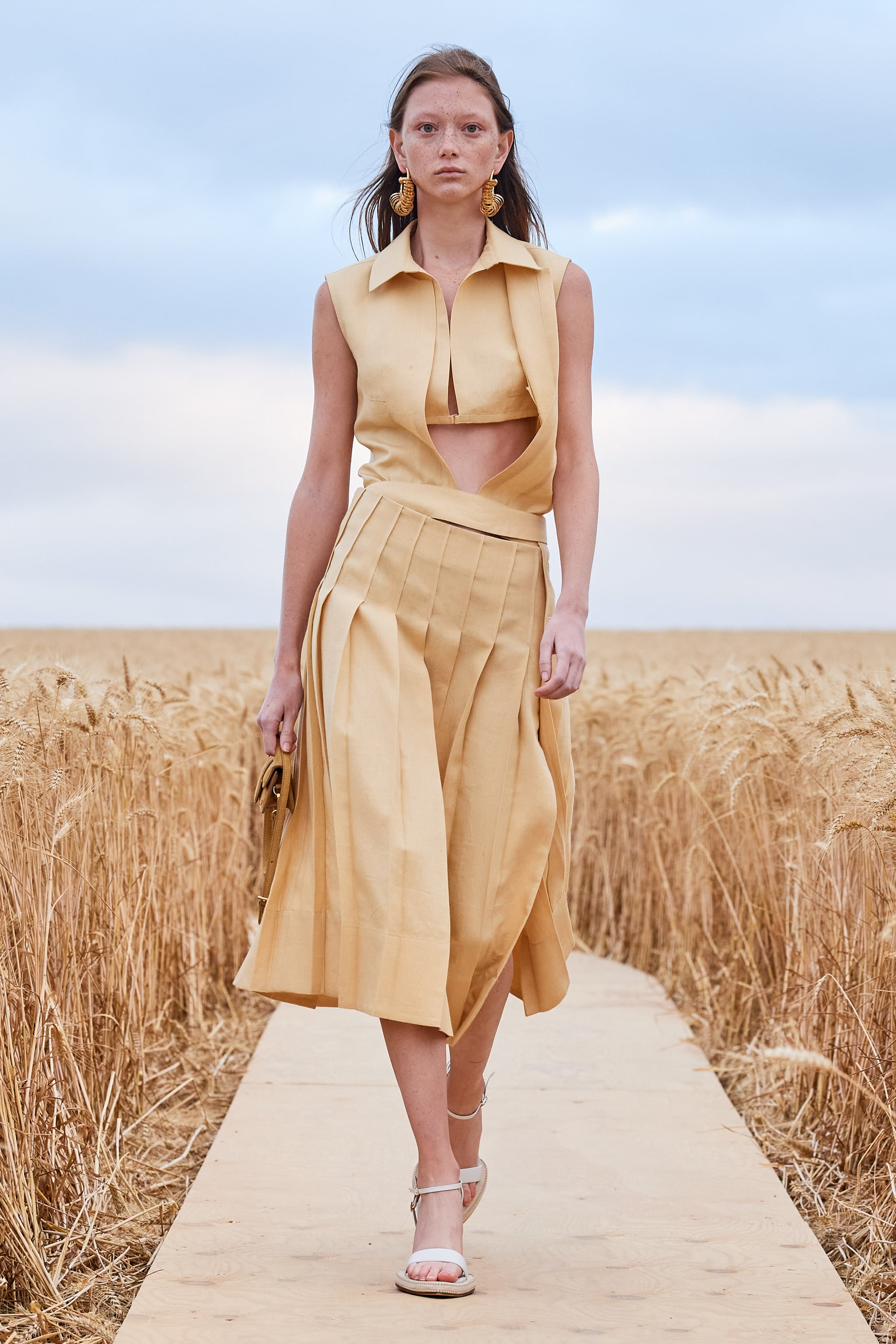 Jacquemus S Spring Summer 2021 Show Was In A Wheat Field Popsugar Fashion