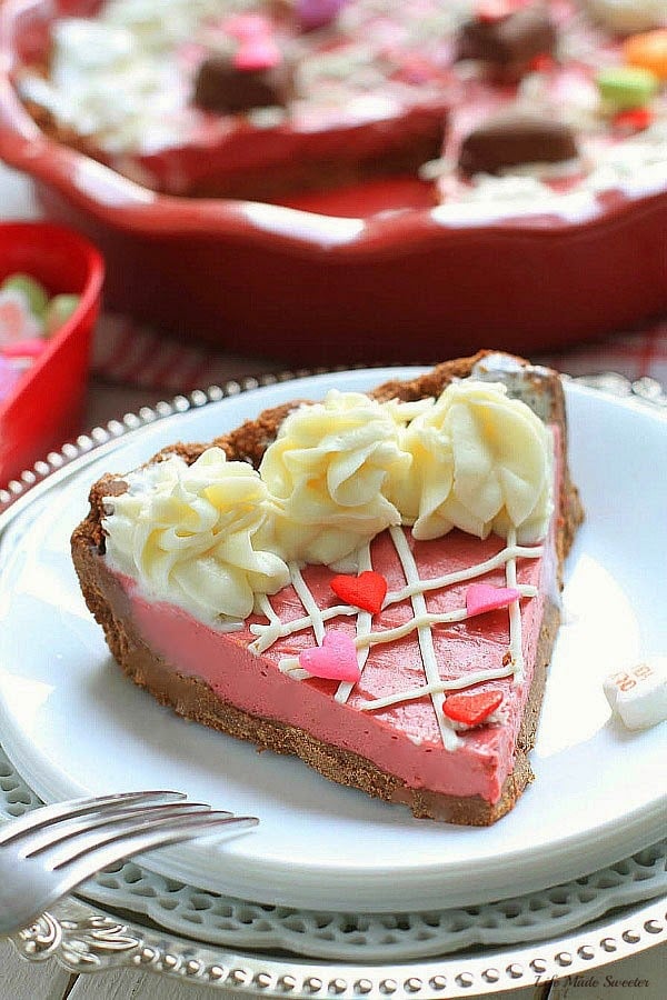 No-Bake Red Velvet Cheesecake Pie
