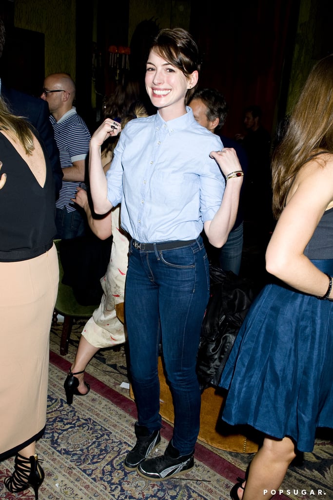 Anne Hathaway kept things casual.