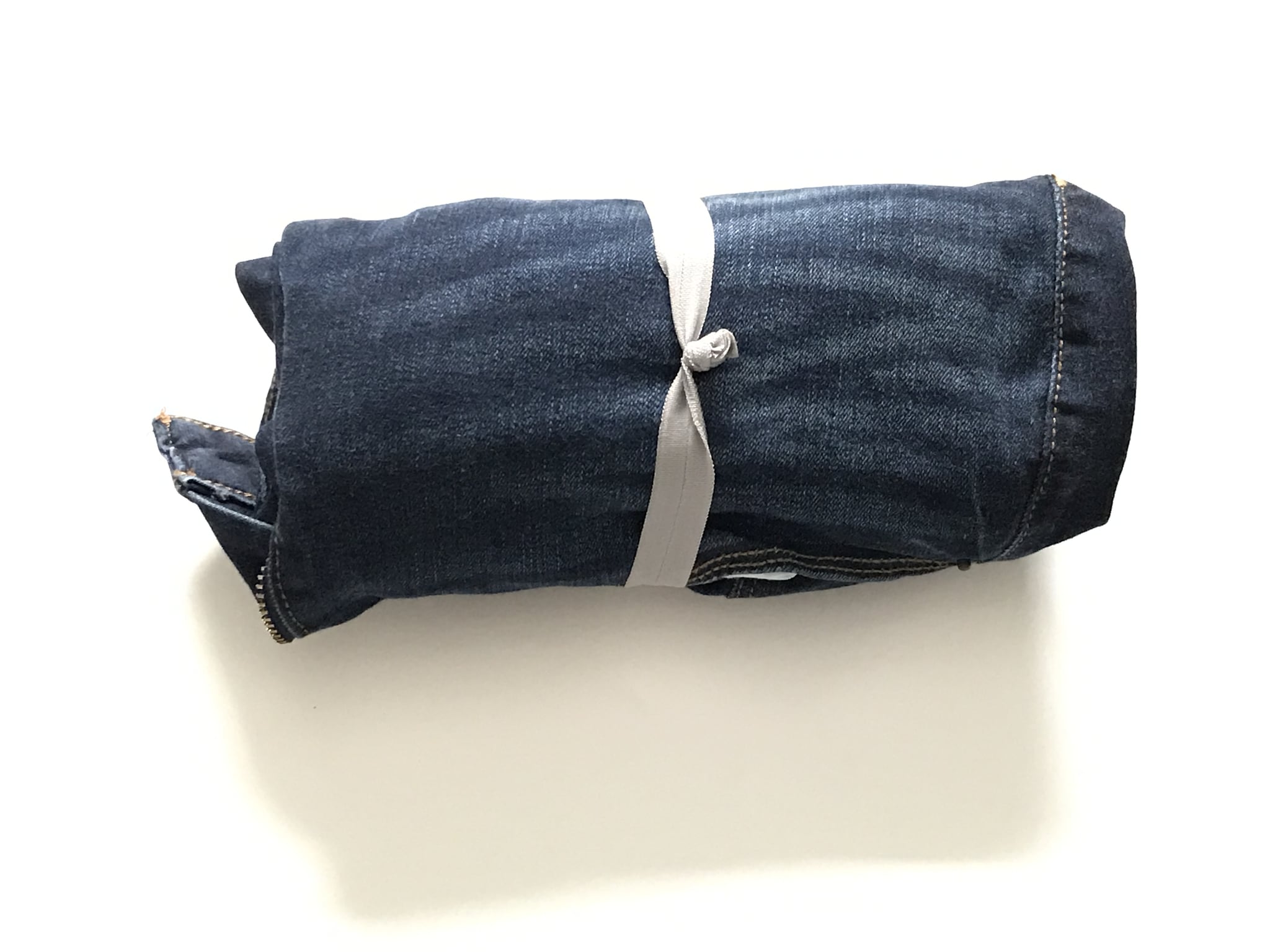 Use Hair Ties To Roll Your Clothes 6 Packing Hacks Using Items