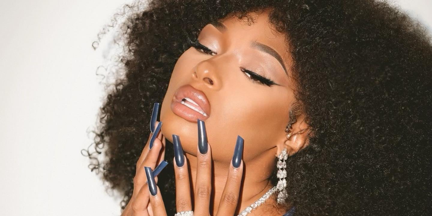 Megan Thee Stallion's Makeup Tips For Red Carpet Glam - Vimarsana News