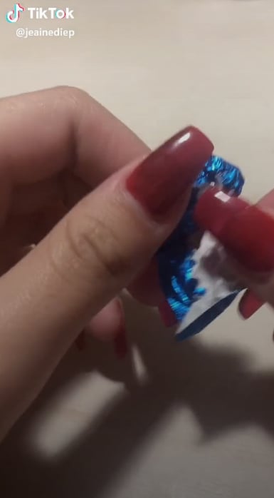 Easy Metallic Manicure Gum Wrapper Hack Video Popsugar Beauty