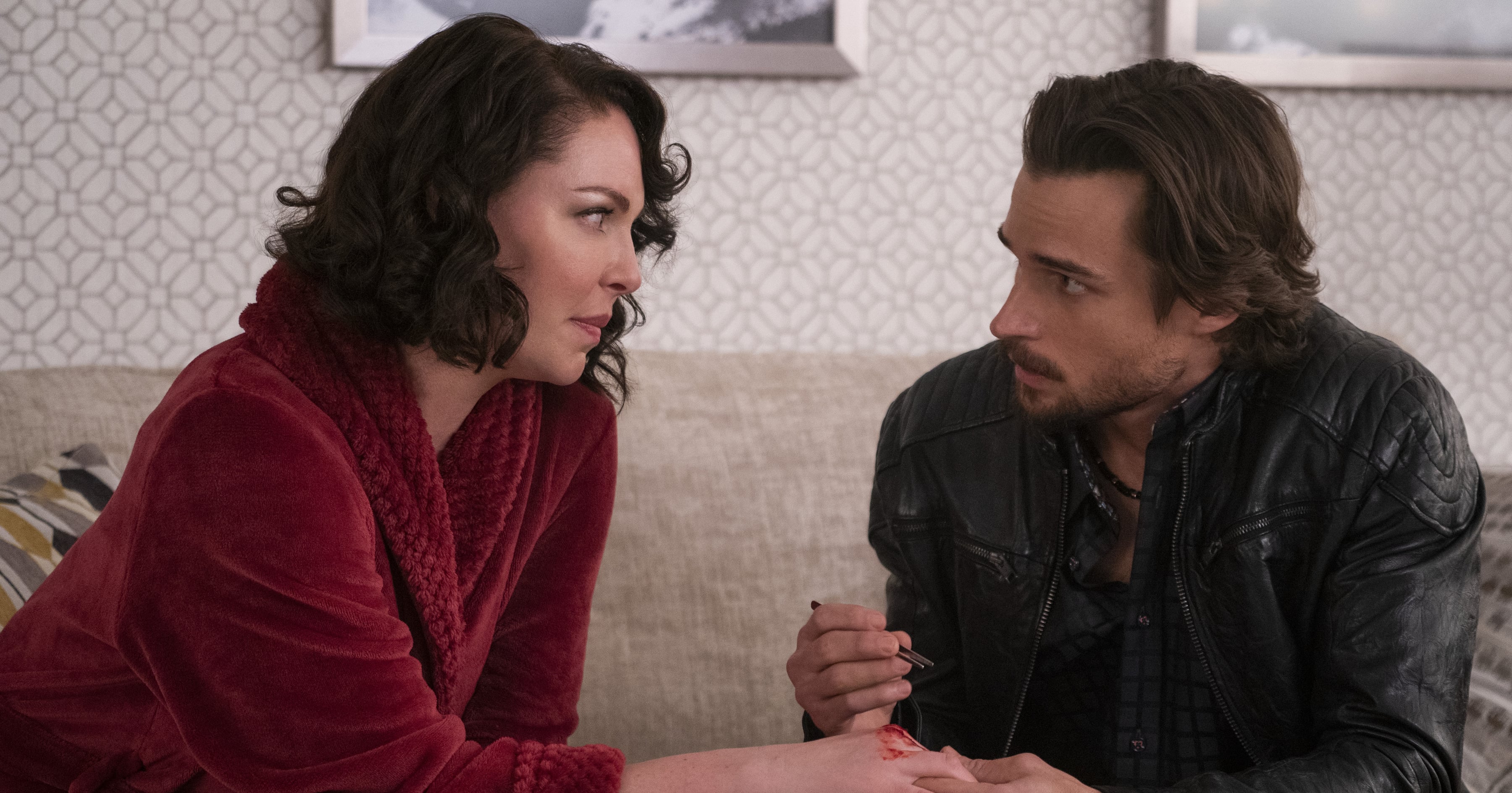 Firefly Lane: Does Tully Have a Baby? | PS Entertainment