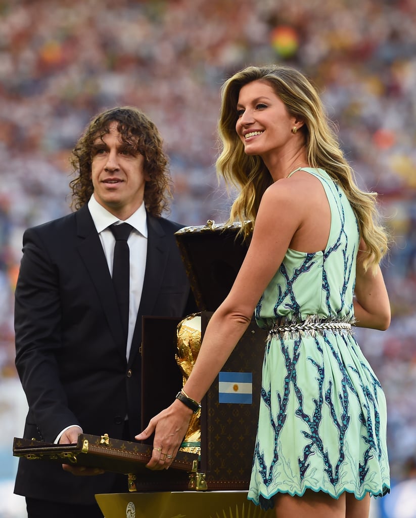 Gisele Bündchen presented the World Cup trophy ahead of the game.