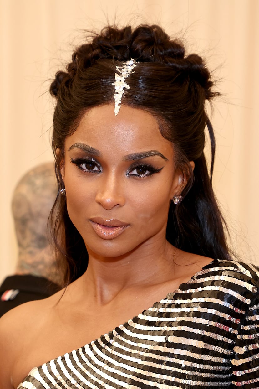 Ciara platinblondes Haar