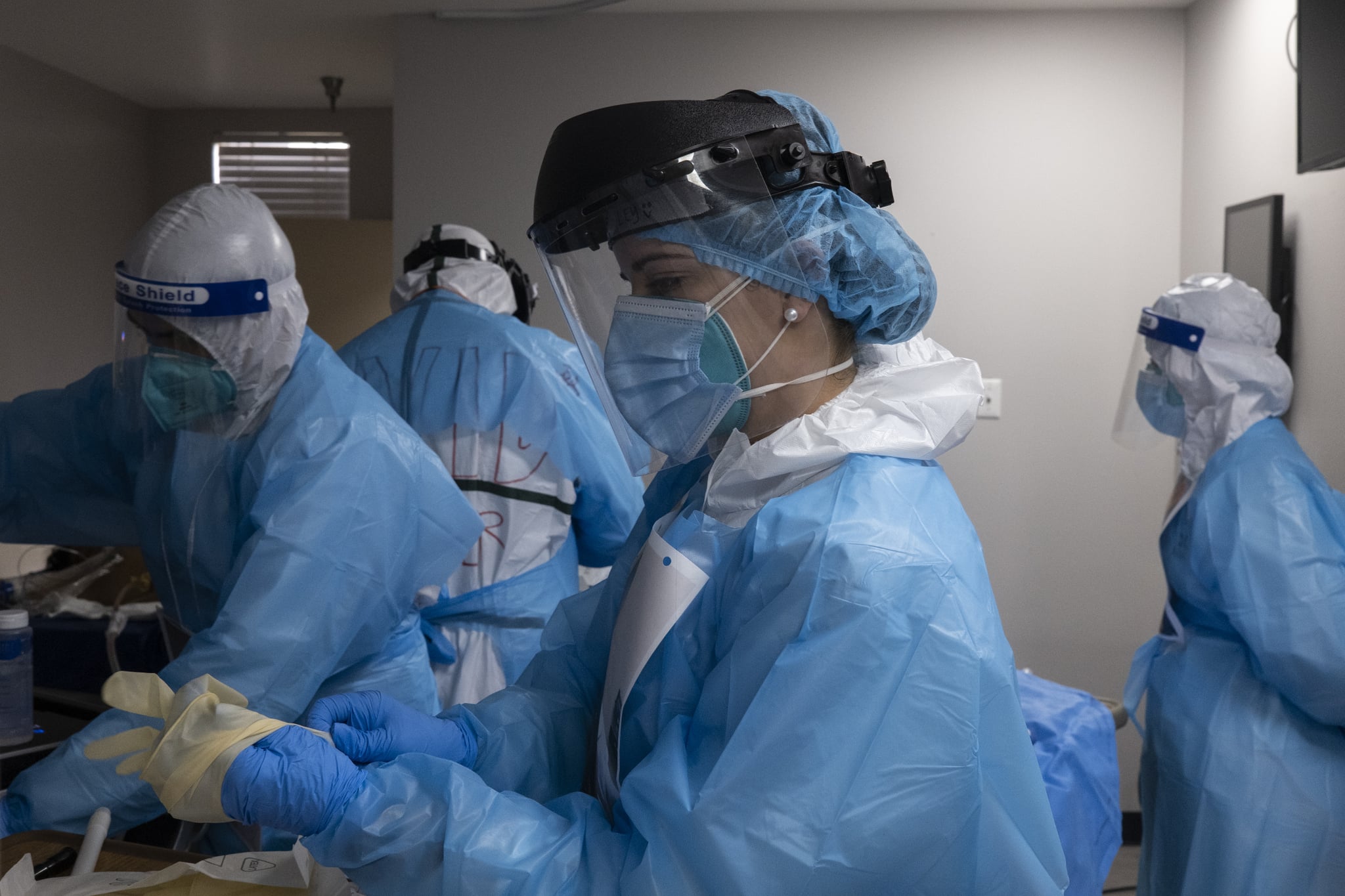 HOUSTON, TX - NOVEMBER 14: (EDITORIAL USE ONLY) Medical staff members prepare to perform a treatment on a patient suffering from the coronavirus disease (COVID-19) in the COVID-19 intensive care unit (ICU) at the United Memorial Medical Center on November 14, 2020 in Houston, Texas. According to reports, Texas has reached over 1,070,000 cases, including over 19,900 deaths. (Photo by Go Nakamura/Getty Images)