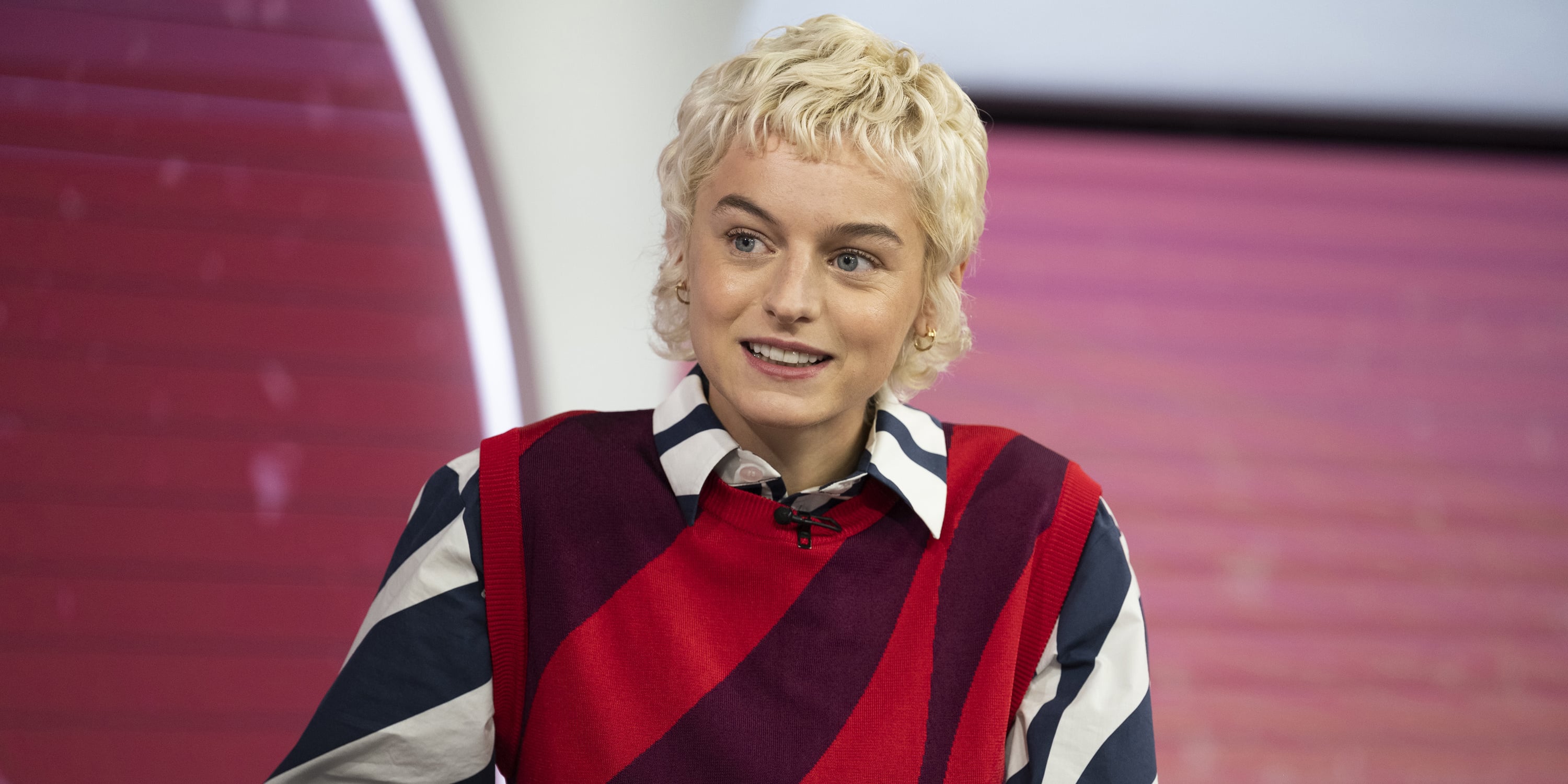 Emma Corrin Calls For GenderNeutral Awards PS UK Entertainment