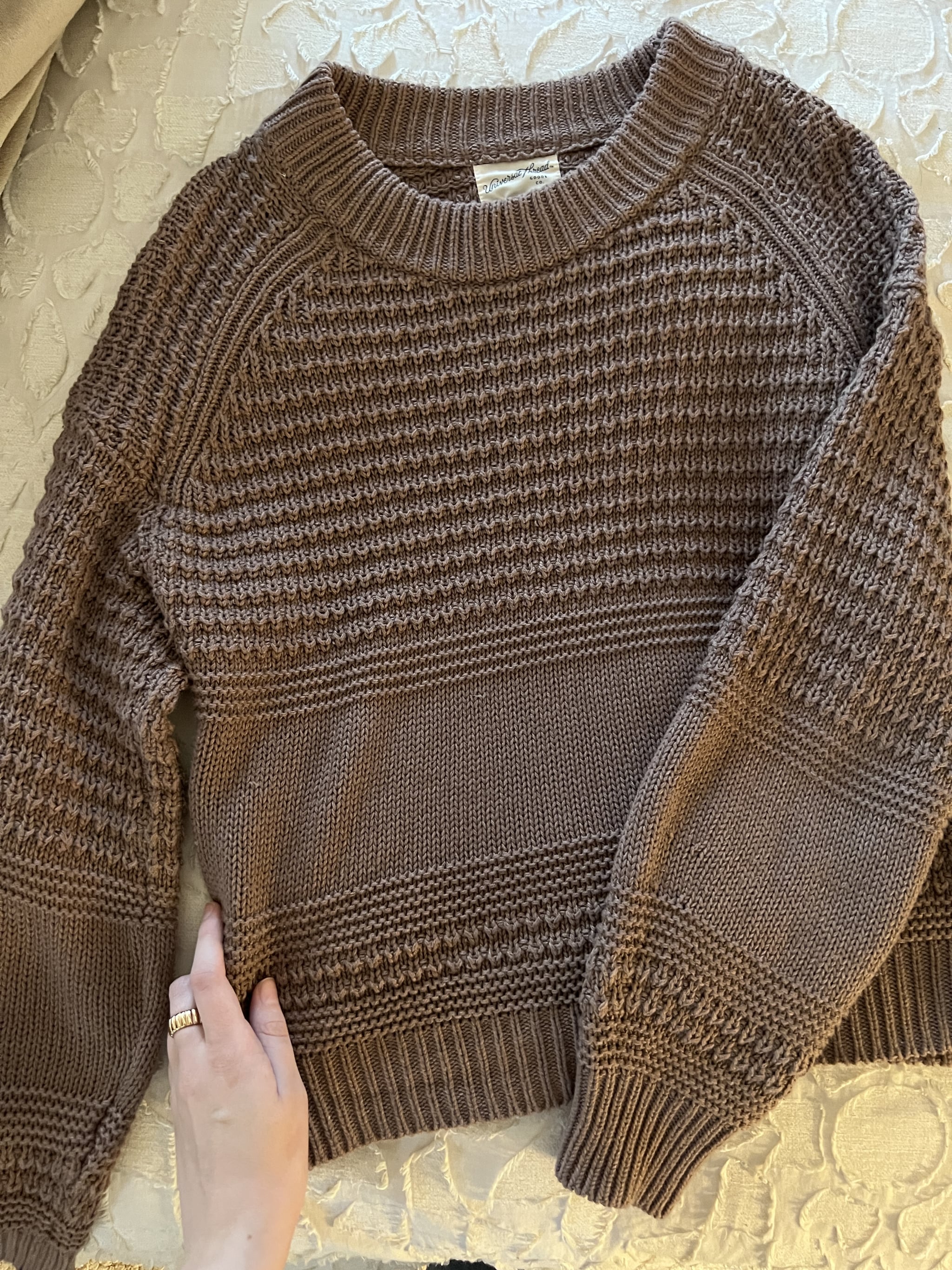 Universal theme round neck pullover