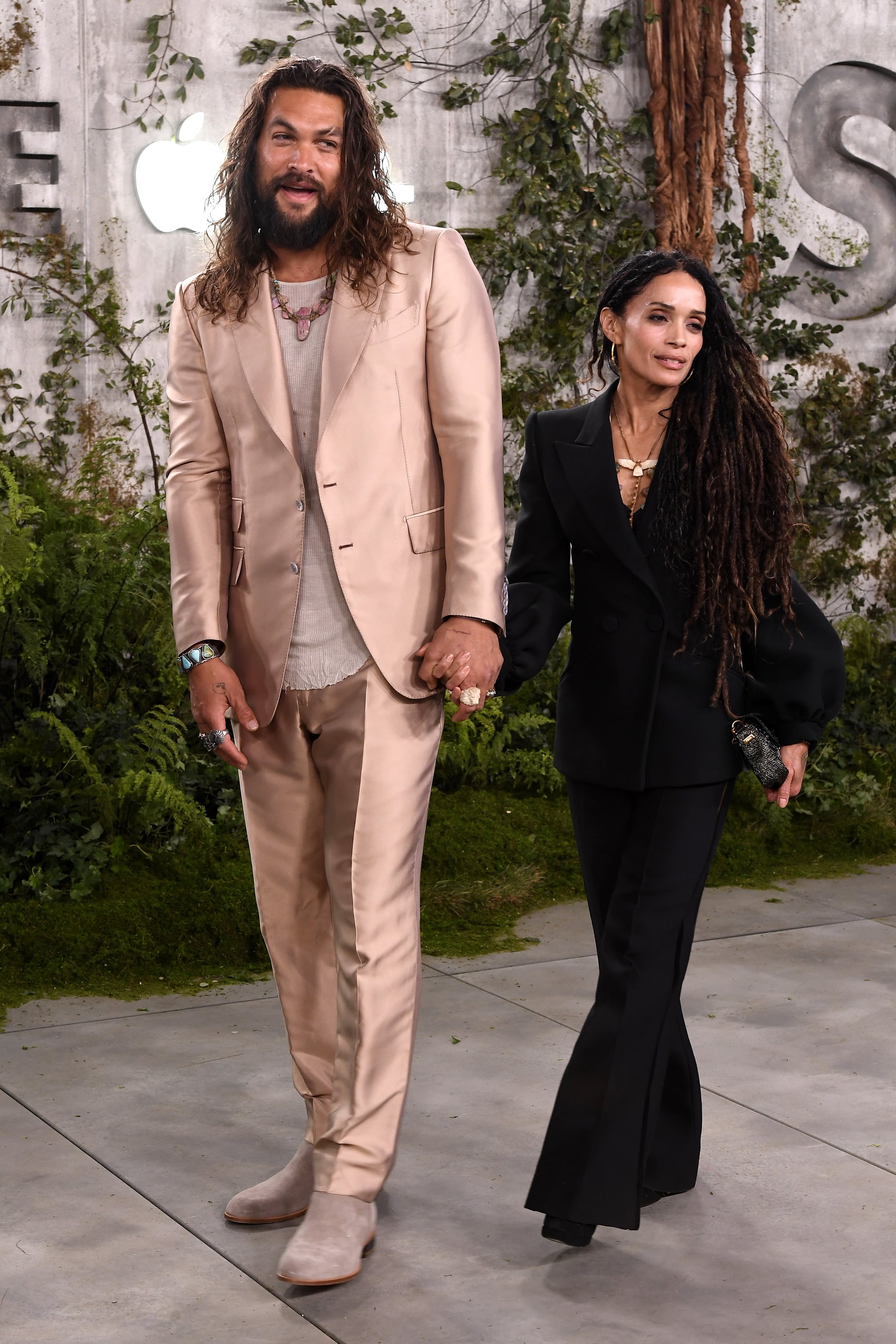 Doven har taget fejl Overvåge Fashion, Shopping & Style | Jason Momoa's Suit Shimmers Like Rosé  Champagne, and I'm Drunk in Love With This Look | POPSUGAR Fashion Photo 19