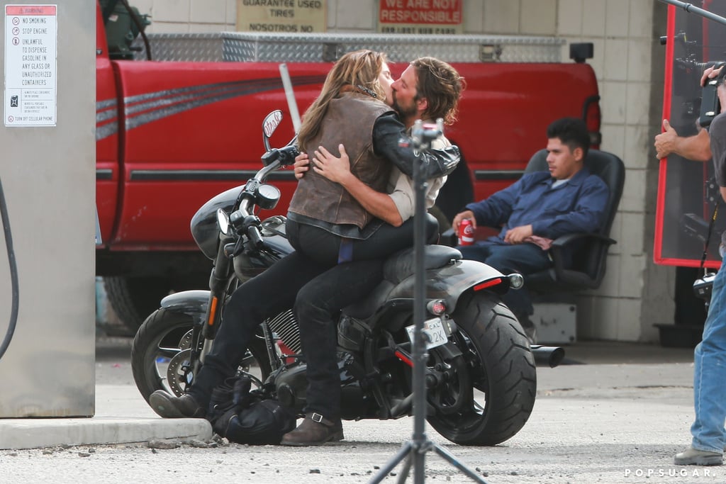 Lady Gaga And Bradley Cooper Kissing On A Star Is Born Set Popsugar Celebrity Photo 2
