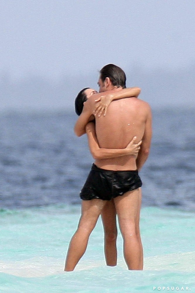 In October 2007, the couple shared an ocean embrace in the Maldives.