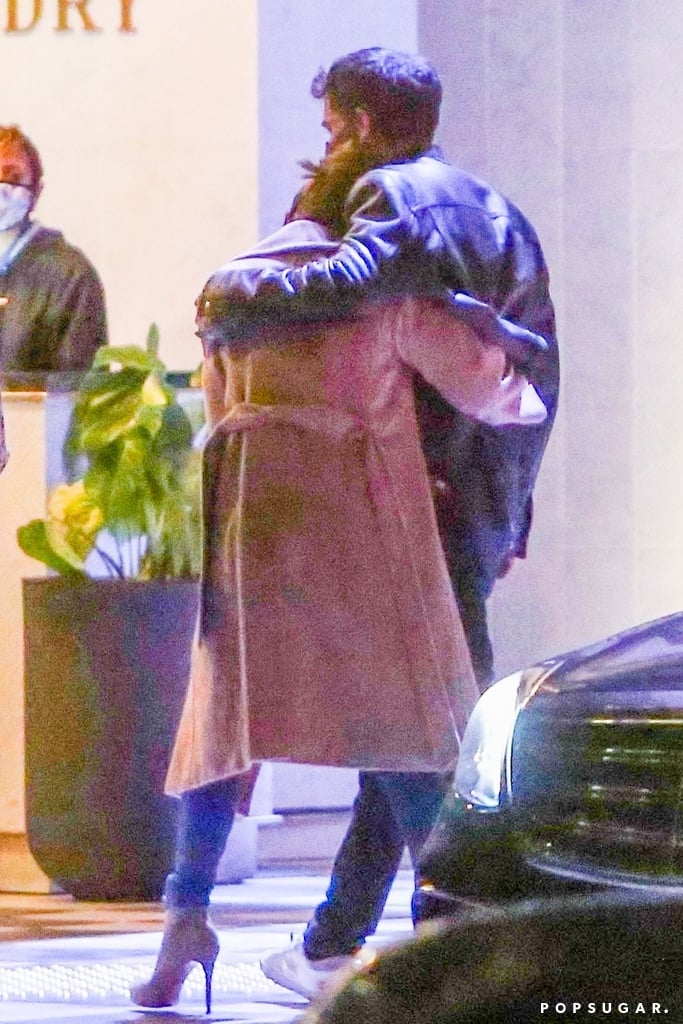 Jennifer Lopez and Ben Affleck Hugging-in-LA Pictures