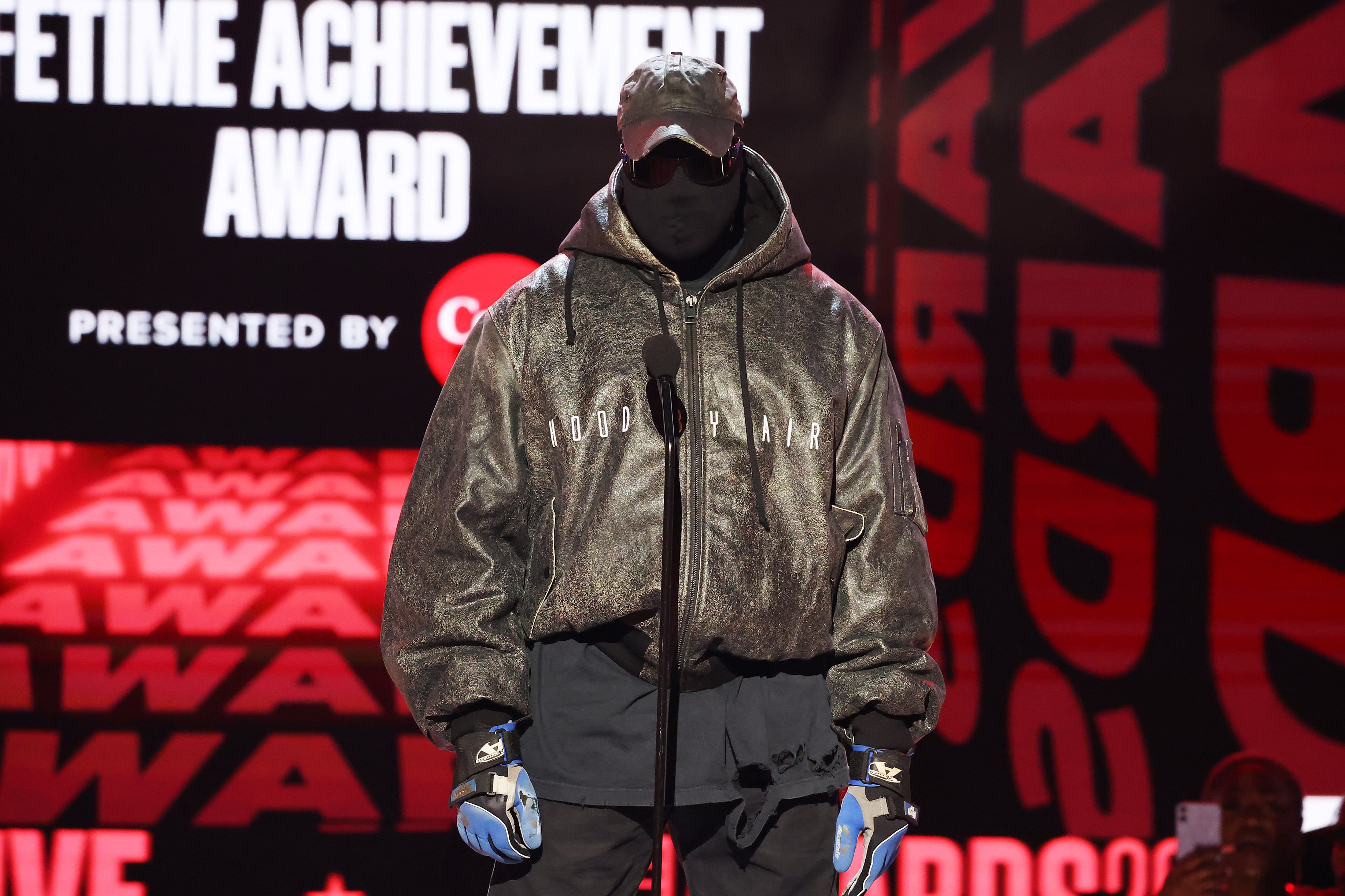 Kanye West confuses fans with face mask at BET Awards 2022