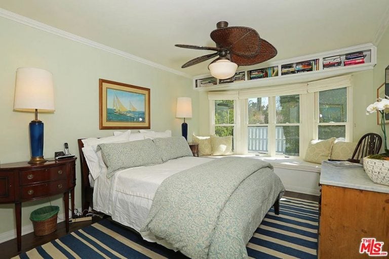 Selena Gomez Buys House in Studio City, California Selena Gomez Buys House in Studio City, California