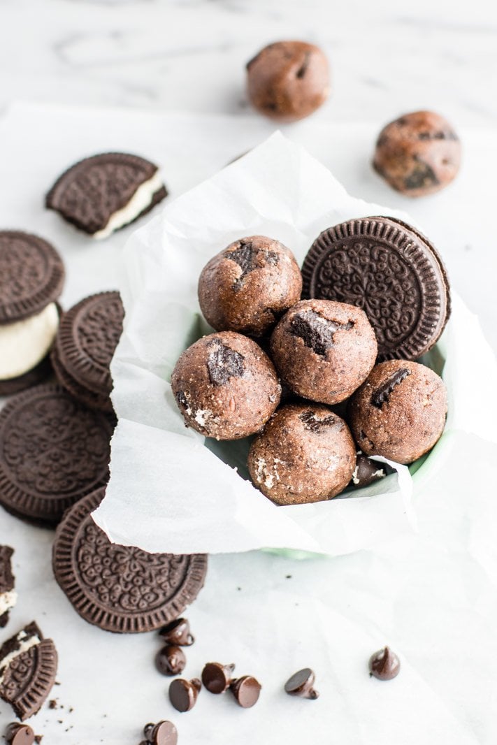 No-Bake Mint Chocolate Chip Oreo Cookie Dough Bites