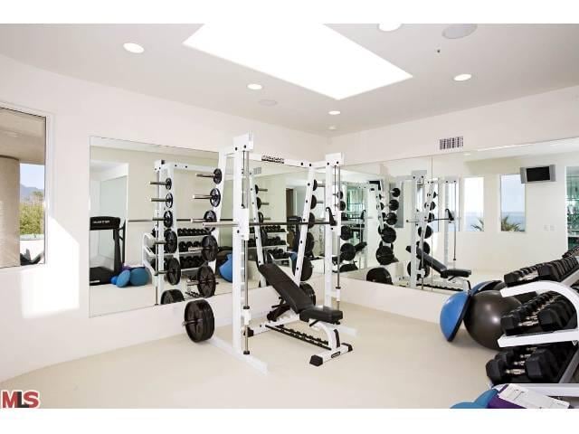 Mariah Carey's Malibu Airbnb 2015