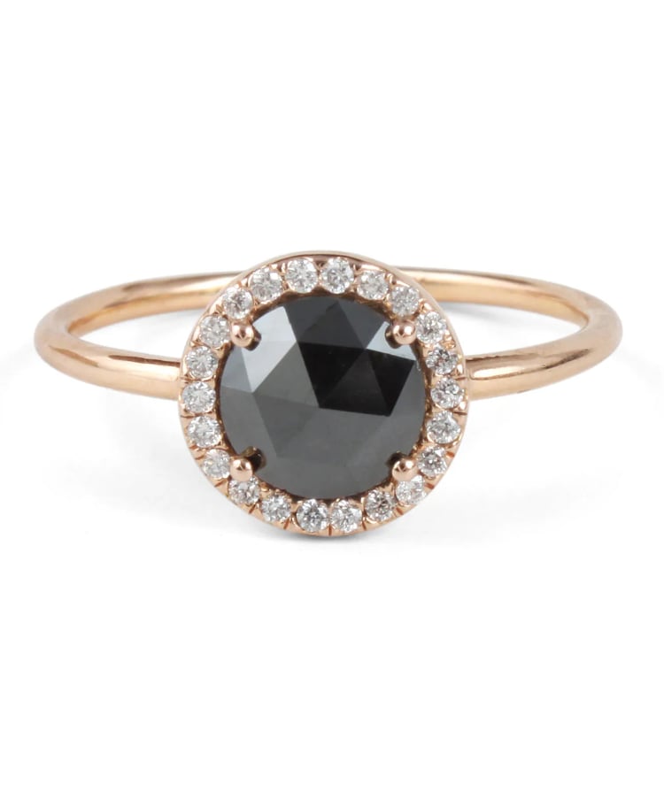 独特的黑色钻石光环宝石订婚戒指