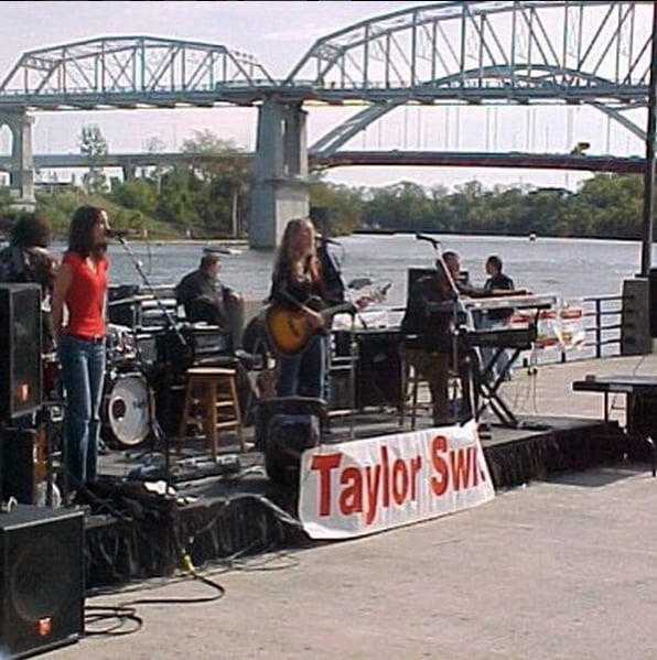 Here's What Taylor's Early Shows Looked Like . . .