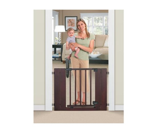 Summer Infant Deluxe Wood Walk-Thru Gate Summer Infant Deluxe Wood Walk-Thru Gate
