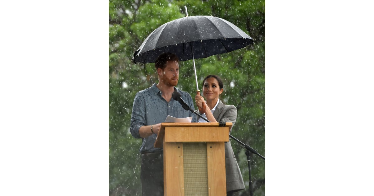 Meghan Markle Holding Prince Harry's Umbrella October 2018 ...