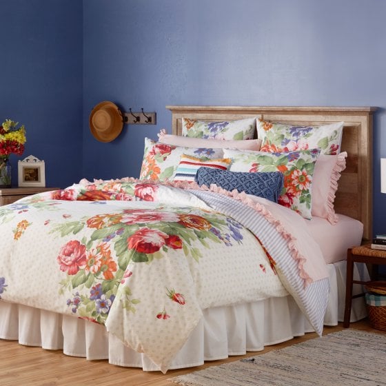 The Pioneer Woman Beautiful Bouquet Comforter