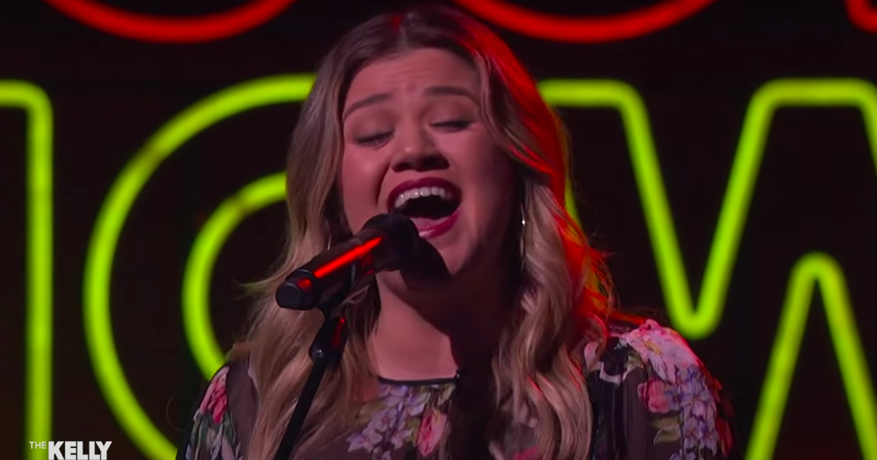 Watch Kelly Clarkson Cover "Rainbow" by Kacey Musgraves POPSUGAR
