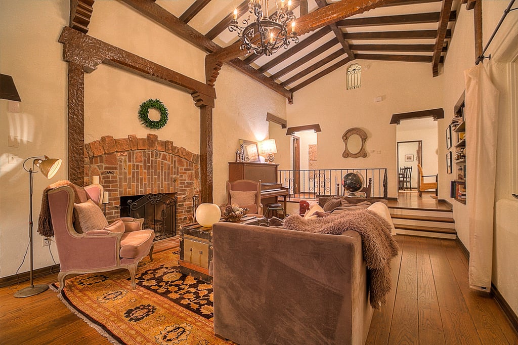 You'd probably be able to maintain the home's delicate features because you wouldn't be throwing as many wild parties as Jesse.