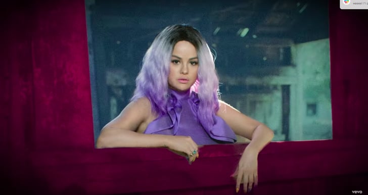 赛琳娜·戈麦斯在“999”音乐录影带中的紫色头发