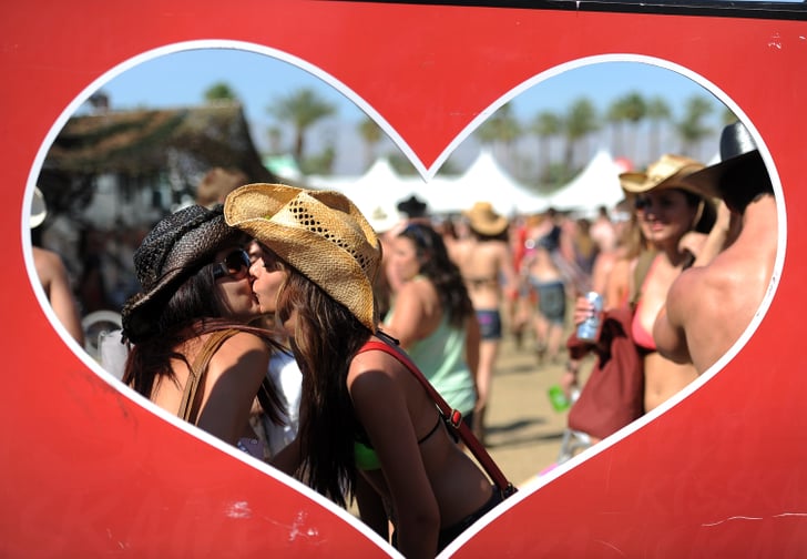 Two Women Kissed At Stagecoach Country Music Festival In Indio Ca