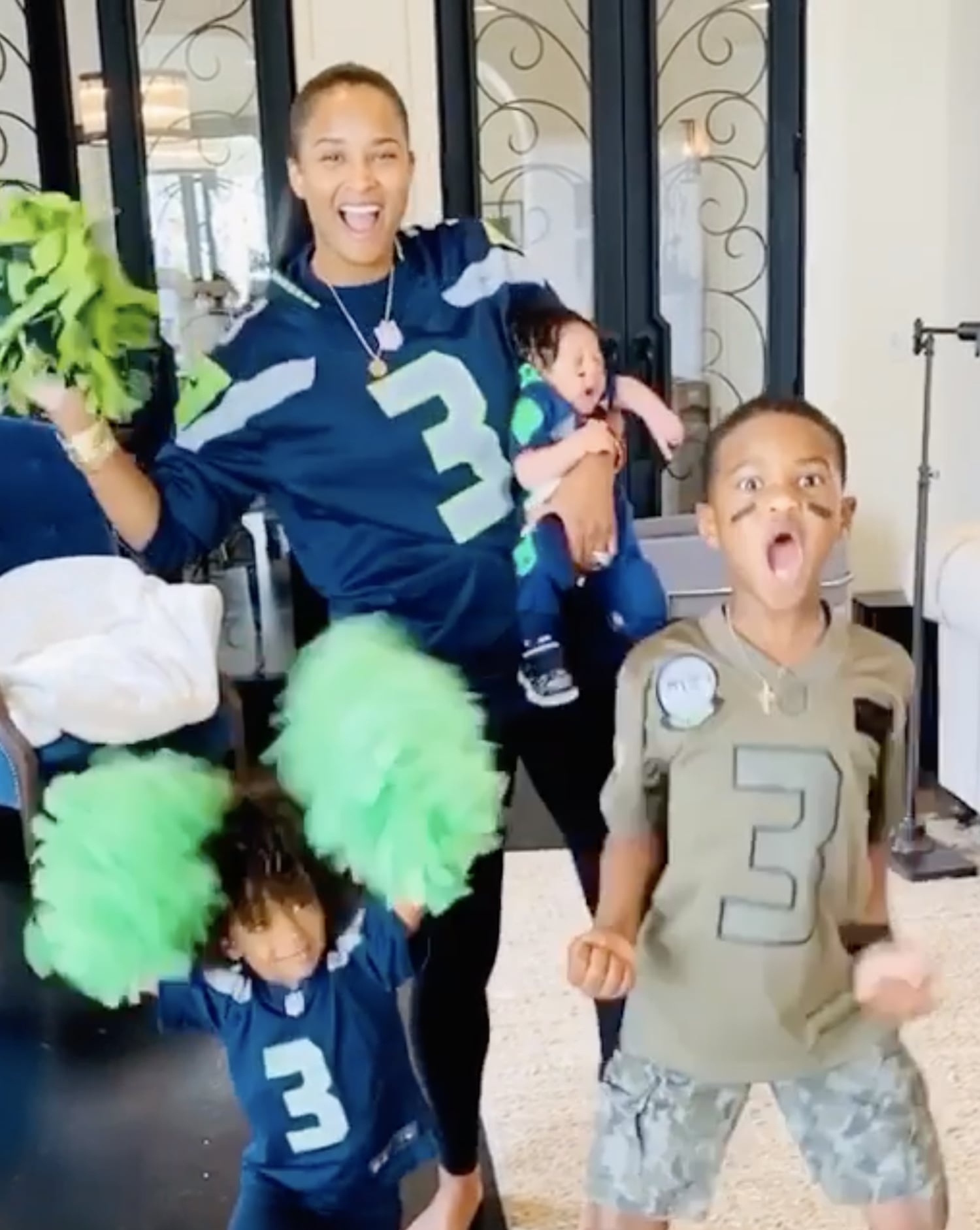 ciara-and-kids-cheer-on-russell-wilson-from-home-go-daddy
