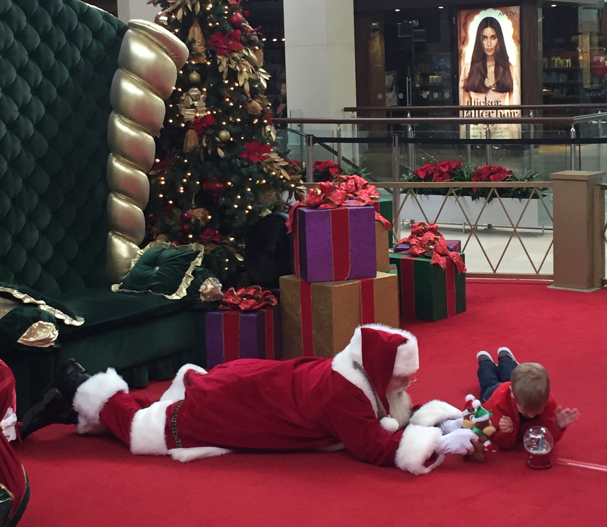 Mall Santa Gets on Floor to Comfort Boy With Autism | POPSUGAR Family