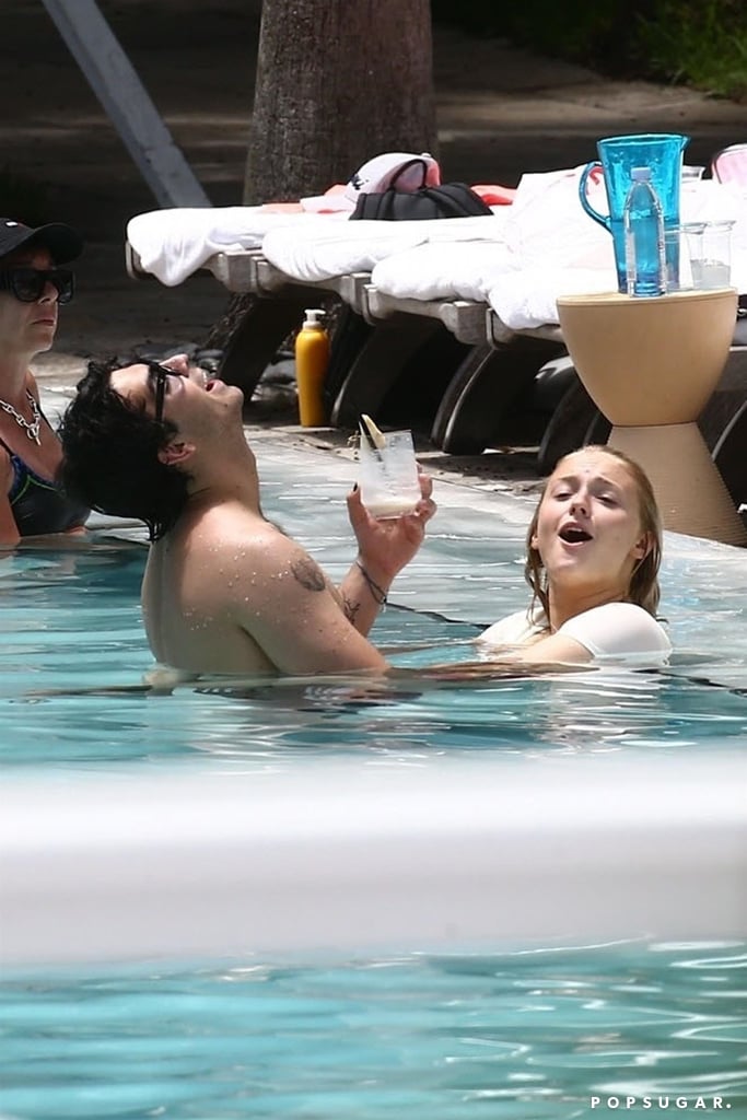 Joe-Jonas-Sophie-Turner-Kissing-Miami-August-2018.jpg