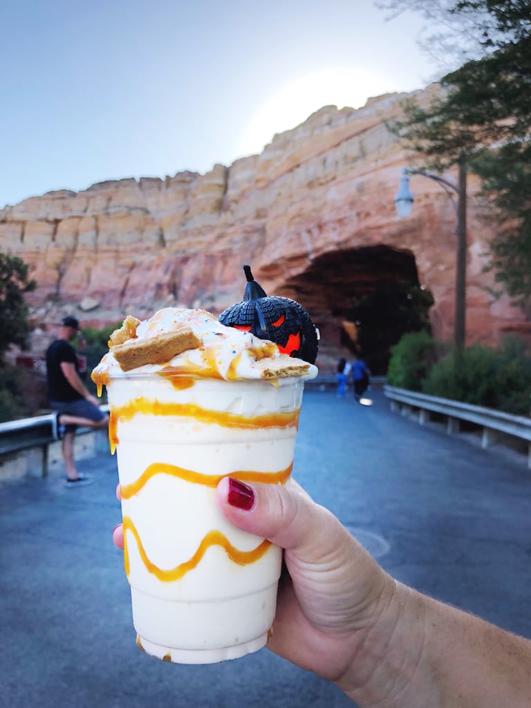 There are graham crackers tucked into the whipped cream (perfect for scooping!).