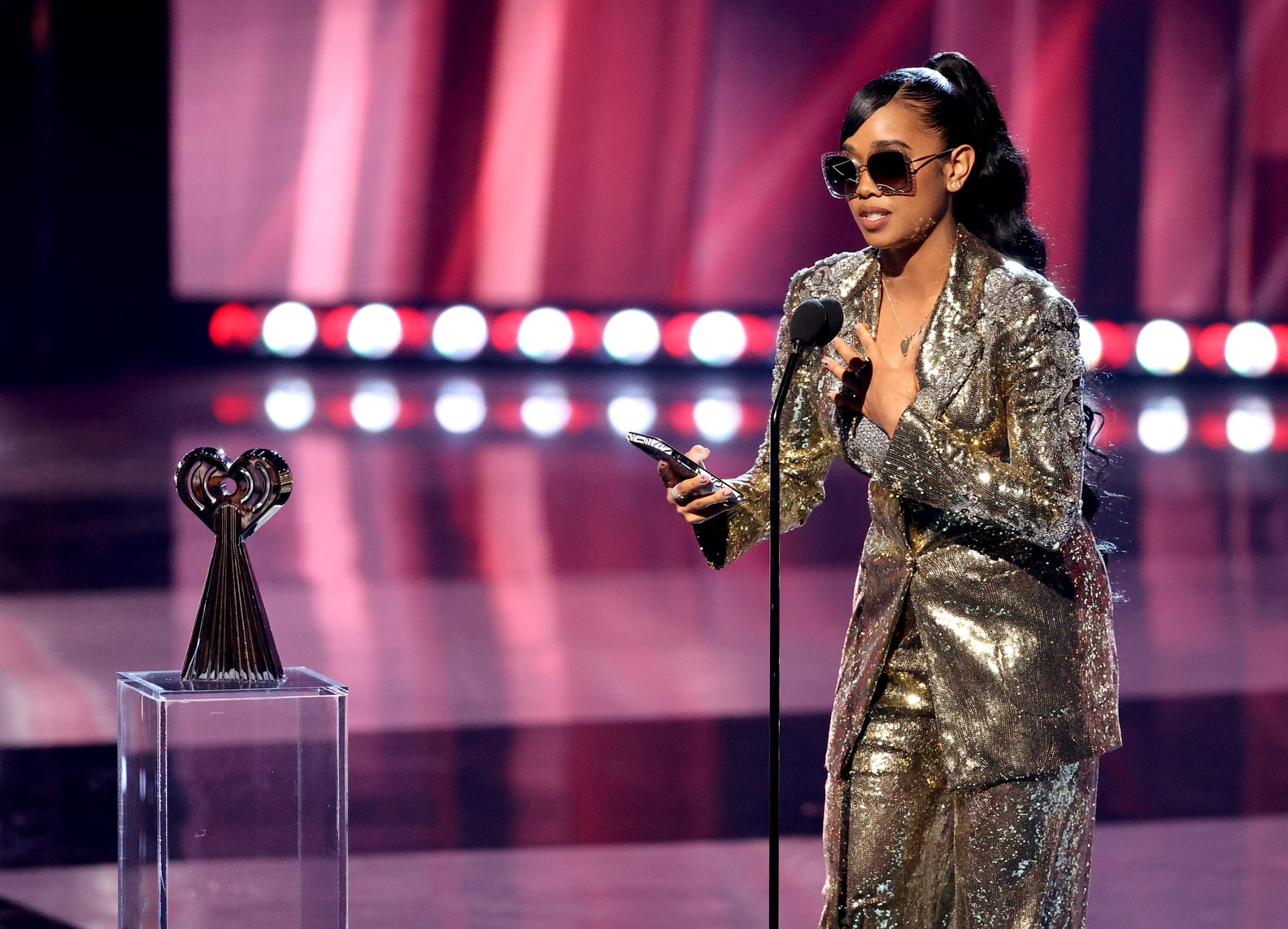 H.E.R.'s Sequin Outfits at the 2021 iHeartRadio Music Awards | PS Fashion