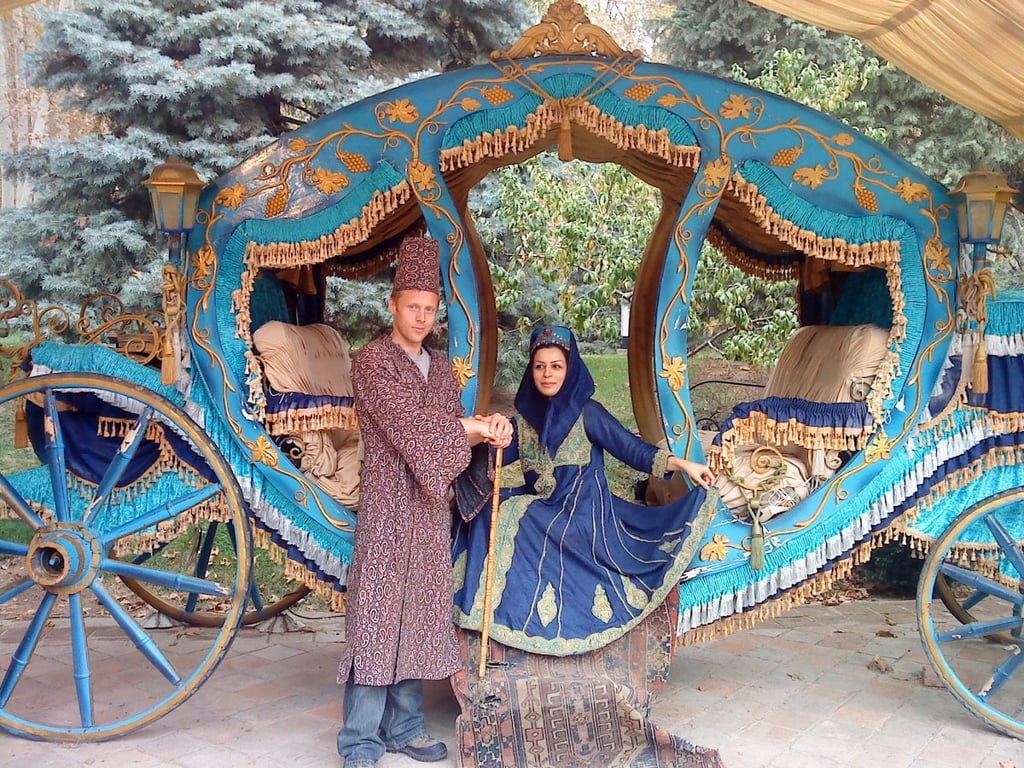 Neda, a girl Garfors met in Iran, wanted to marry him. He declined but agreed to have their photo taken dressed up as a royal couple.