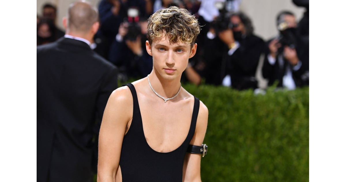 Troye Sivan's ALTU Dress at the Met Gala 2021 | POPSUGAR Fashion UK Photo 3