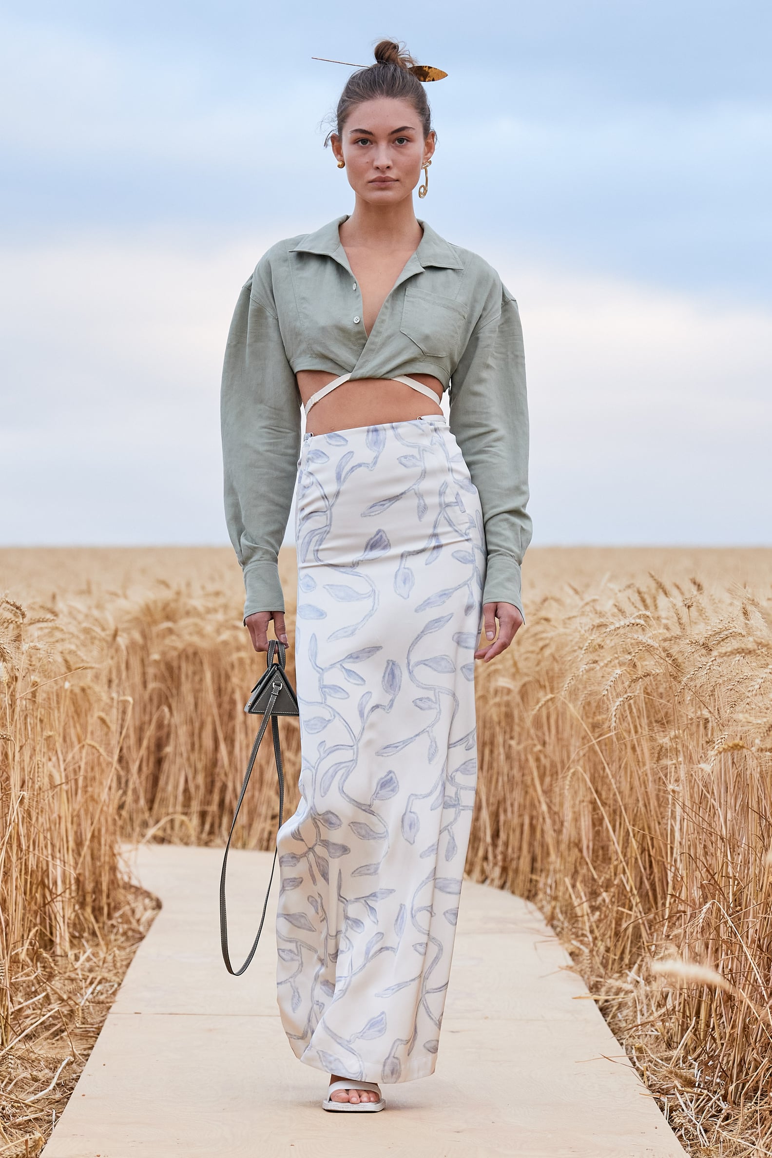 Jacquemus's Spring/Summer 2021 Show Was in a Wheat Field | PS Fashion