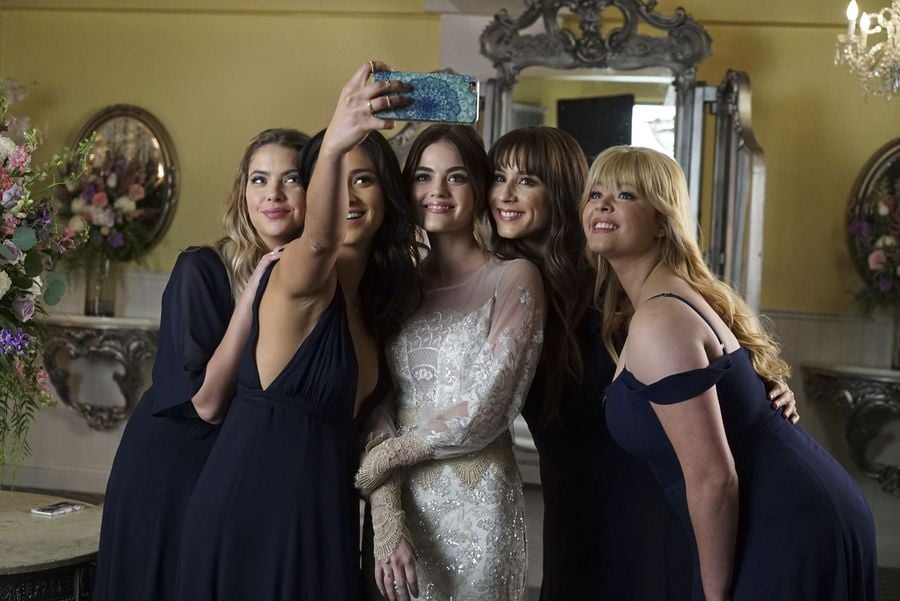 pll aria prom dress Attention all Pretty Little Liars fans!  FOR SALE  Aria Montgomery's  Bebe black sequin dress, worn in episode 1x06 of Pretty Little Liars! Omg,  this is ABSOLUTELY the most iconic Aria