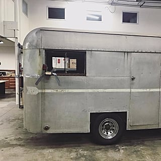 1 Man Converted a Trailer Into a Fun Mobile Bar in Just 9 Weeks