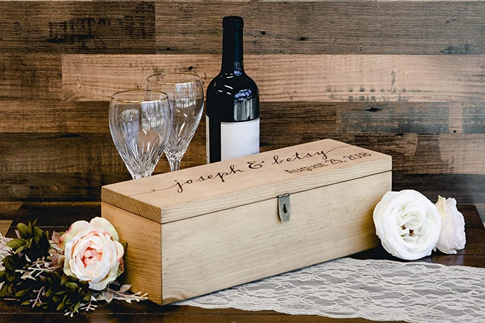 对于葡萄酒:个性化的雕刻酒盒