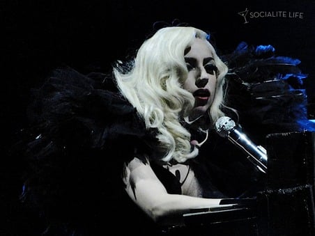 Lady-Gaga-brings-Monster-Ball-Nokia-Thea