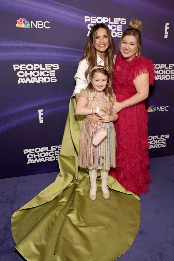 Mariska Hargitay, Kelly Clarkson, and Daughter River at the People's Choice Awards 2022
