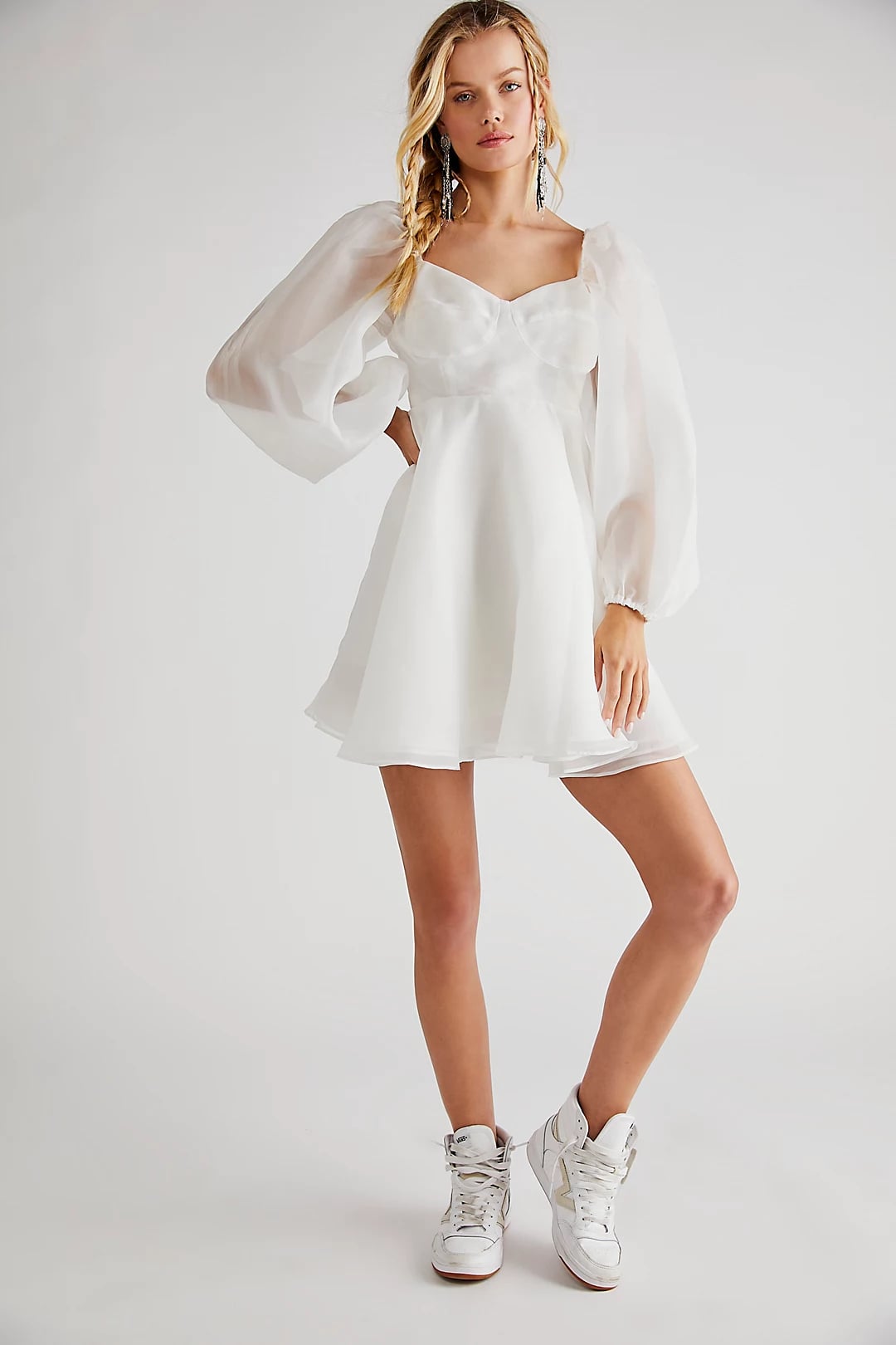 White long deals puff sleeve dress