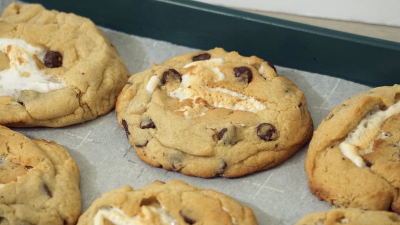 tiktok smores cookies recipe: baking