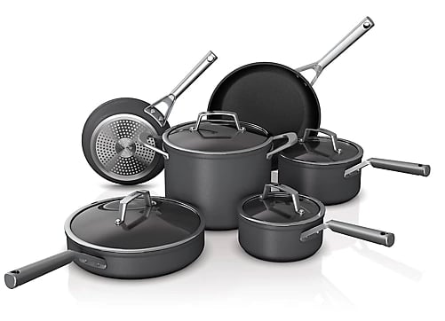 For the Kitchen: A Matching Cookware Set