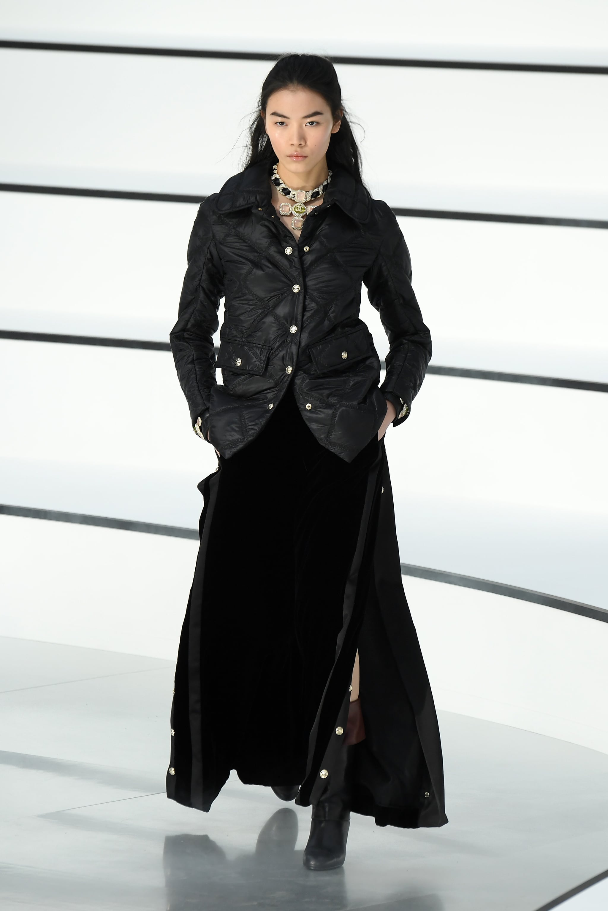 Chanel Fall/Winter 2020, Chanel's Fall 2020 Collection Resurrected Karl  Lagerfeld's Iconic Designs From 1994