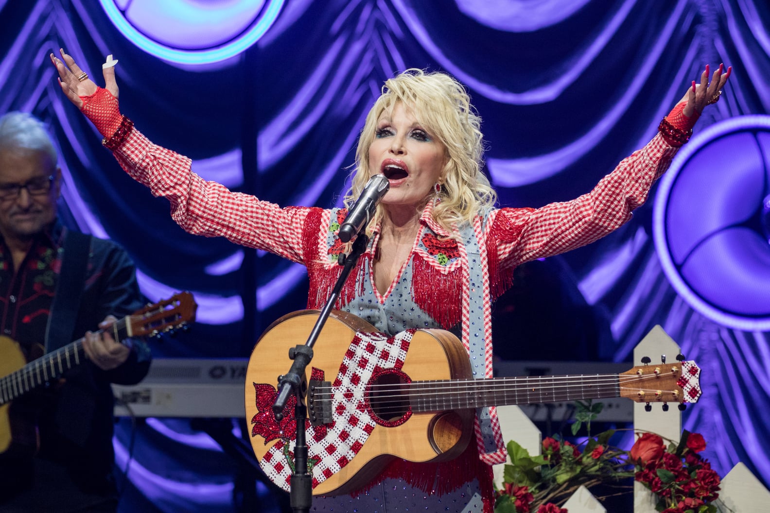 Dolly Parton's Natural Hair Color, According to the Singer | PS Beauty