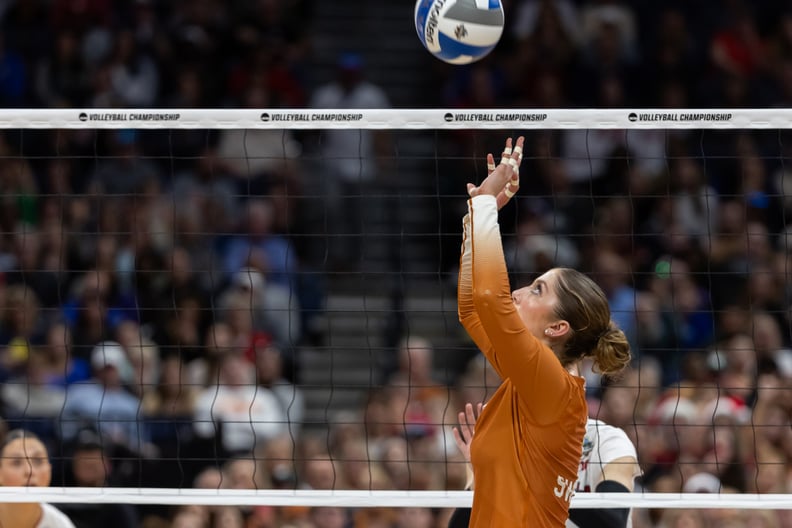 TAMPA, FL - DECEMBER 17: Texas setter Ella Swindle (1) watches the ball as it approaches her hands for a set during the NCAA Division I Women's Volleyball Championship match between Texas Longhorns and Nebraska Cornhuskers on December 17, 2023, at Amalie 